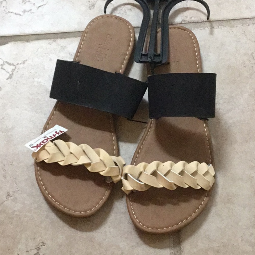 NWT Black Sandals Size 8